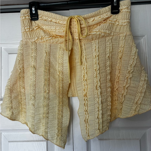 Urban Outfitters Tops - Urban Outfitters Pale Yellow Lace-Trim Top